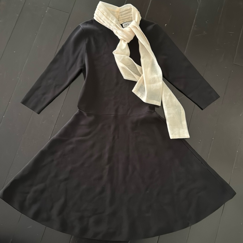 Zara dress size small 100% polyester.